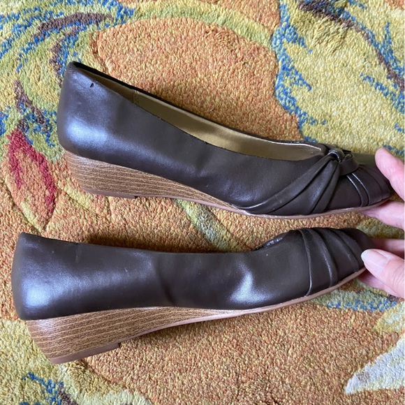 American Eagle flats. Chocolate brown w/ sassy toe box and nice little wedge. - Picture 8 of 9